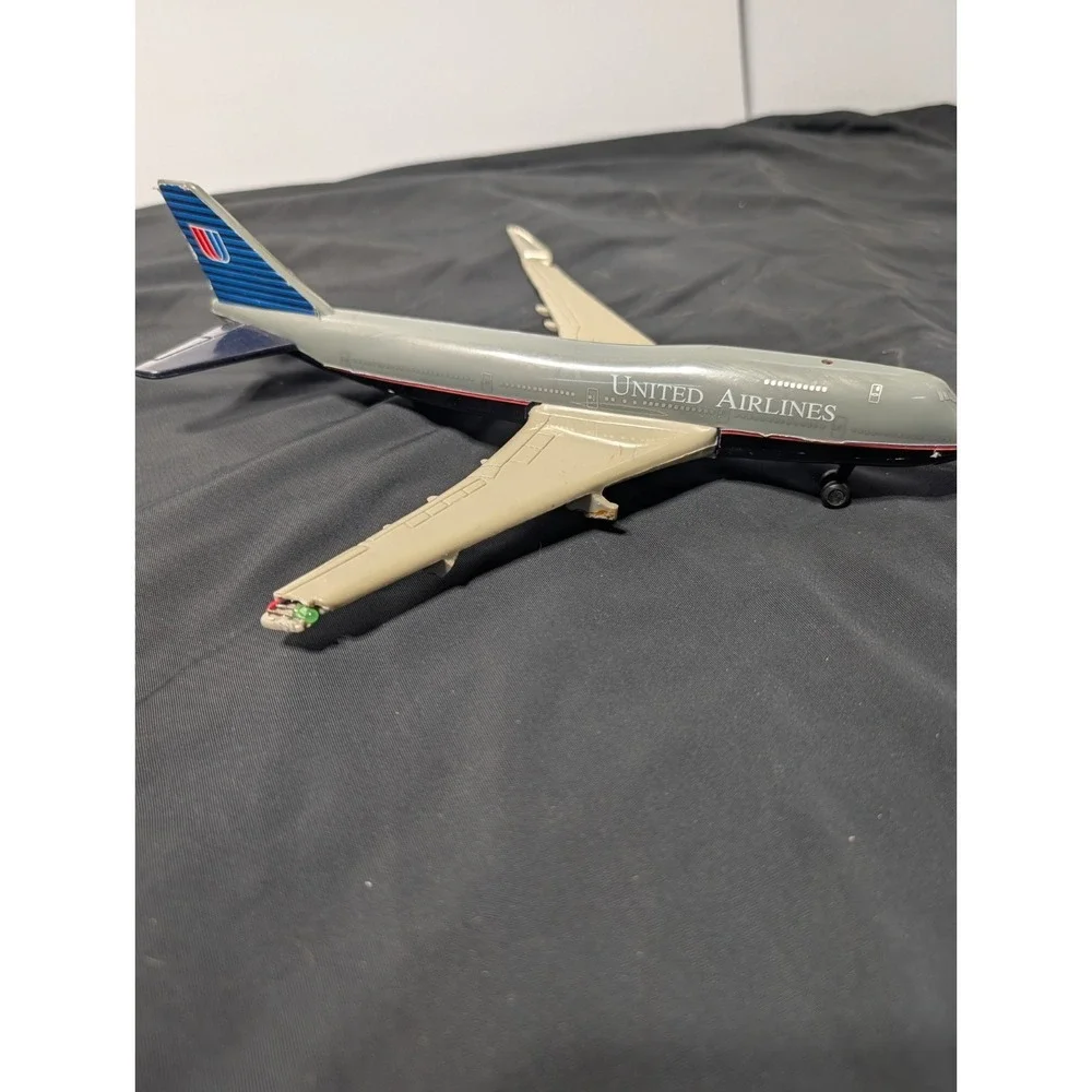 Vintage Plastic United Airlines Boeing 747-400 Toy‎ Airplane 12